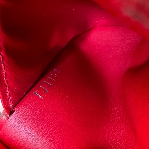 LV New Wave Wallet in Red Quilted Leather Louis Vuitton Authentic - Picture 5 of 7